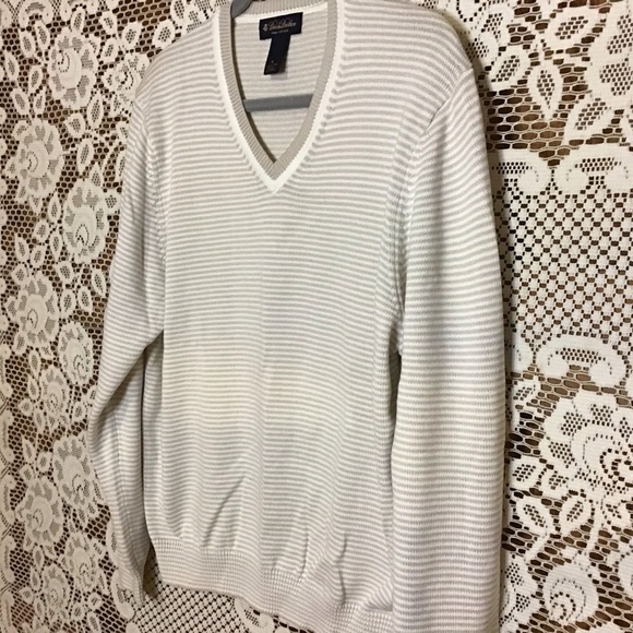 Brooks Brothers V-Neck Sweater Pull Over - Picture 5 of 6